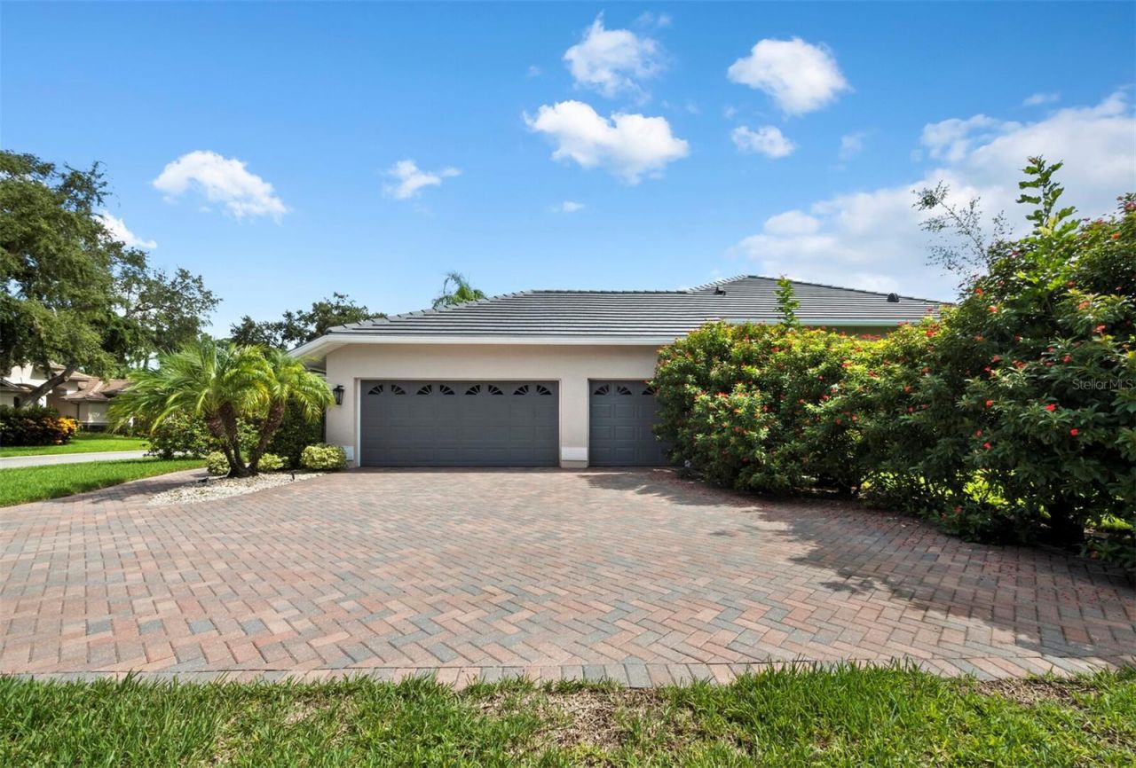 8615 Woodbriar Drive, Sarasota, FL 34238 Photo
