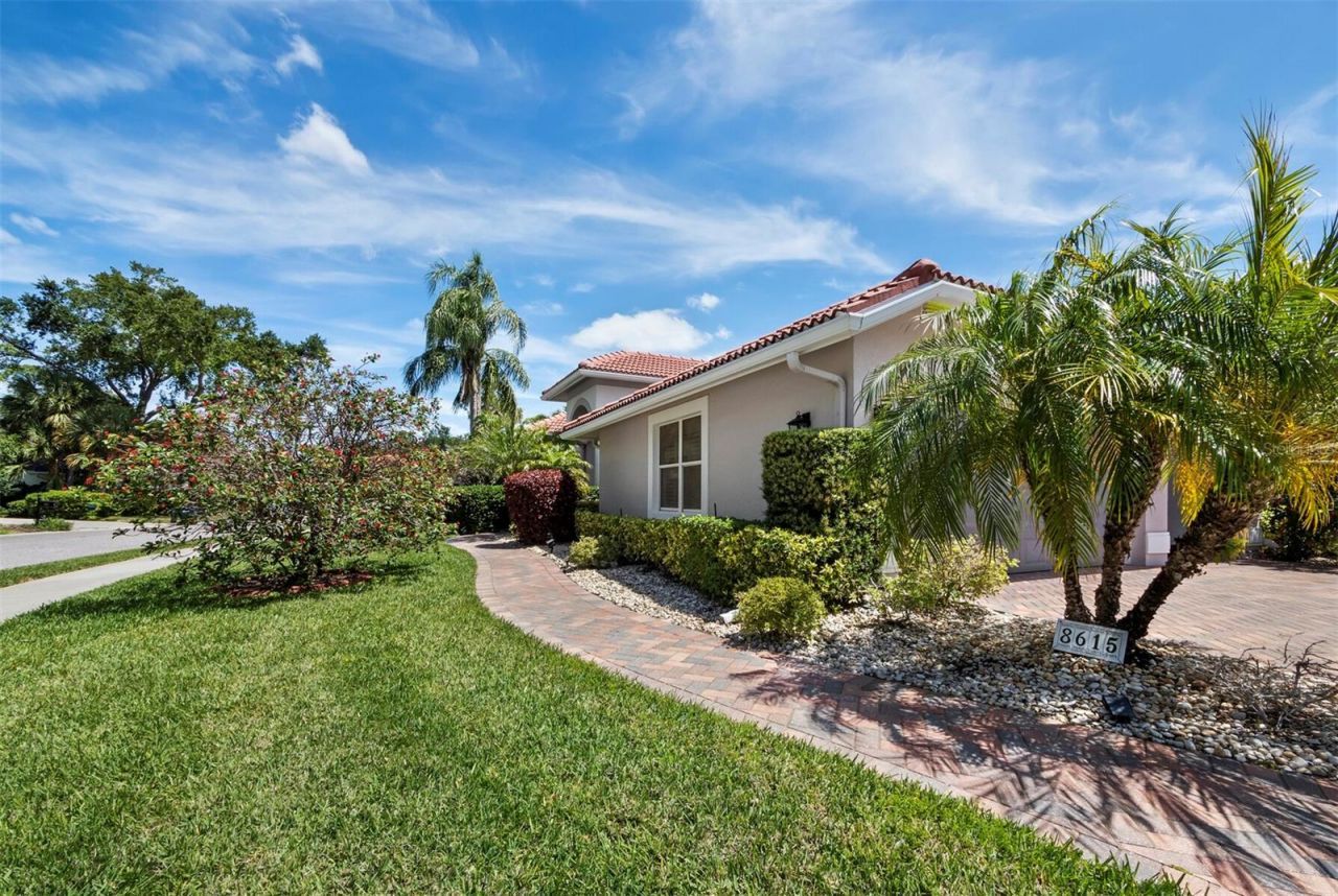8615 Woodbriar Drive, Sarasota, FL 34238 Photo