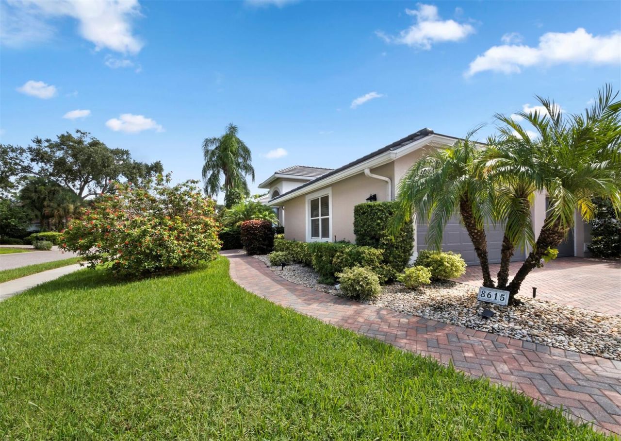 8615 Woodbriar Drive, Sarasota, FL 34238 Photo