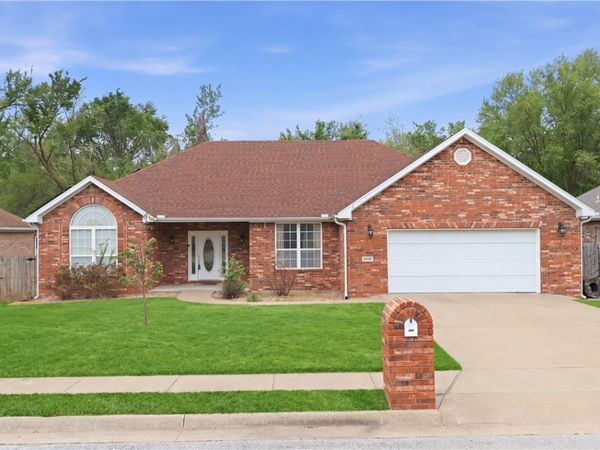 1300 N Wren Drive , Rogers, AR 72756