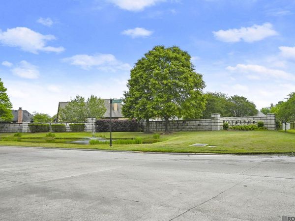 Somerset Hills Ct, Denham Springs, LA 70726