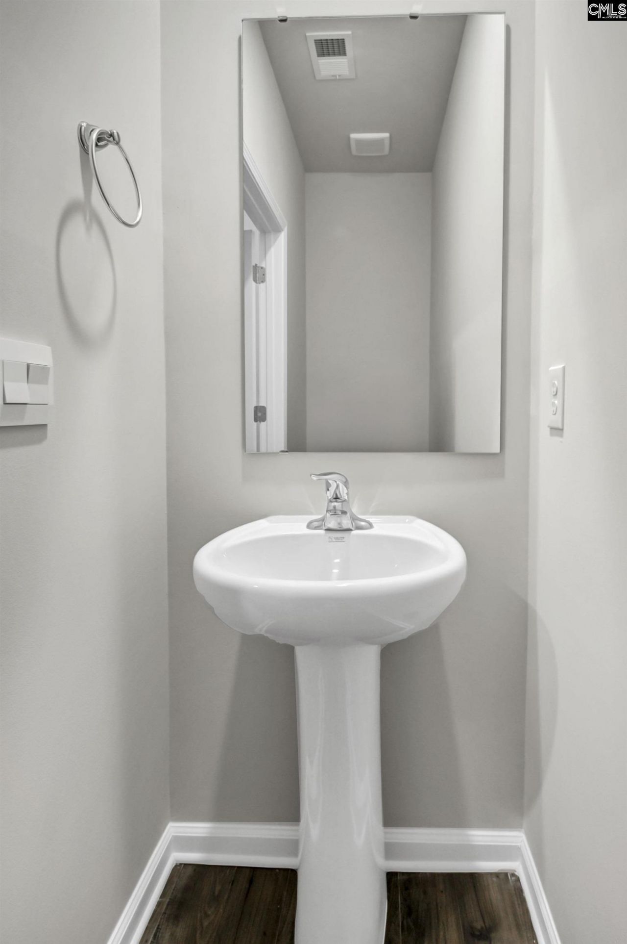 430 Leathertree Lane Photo 26