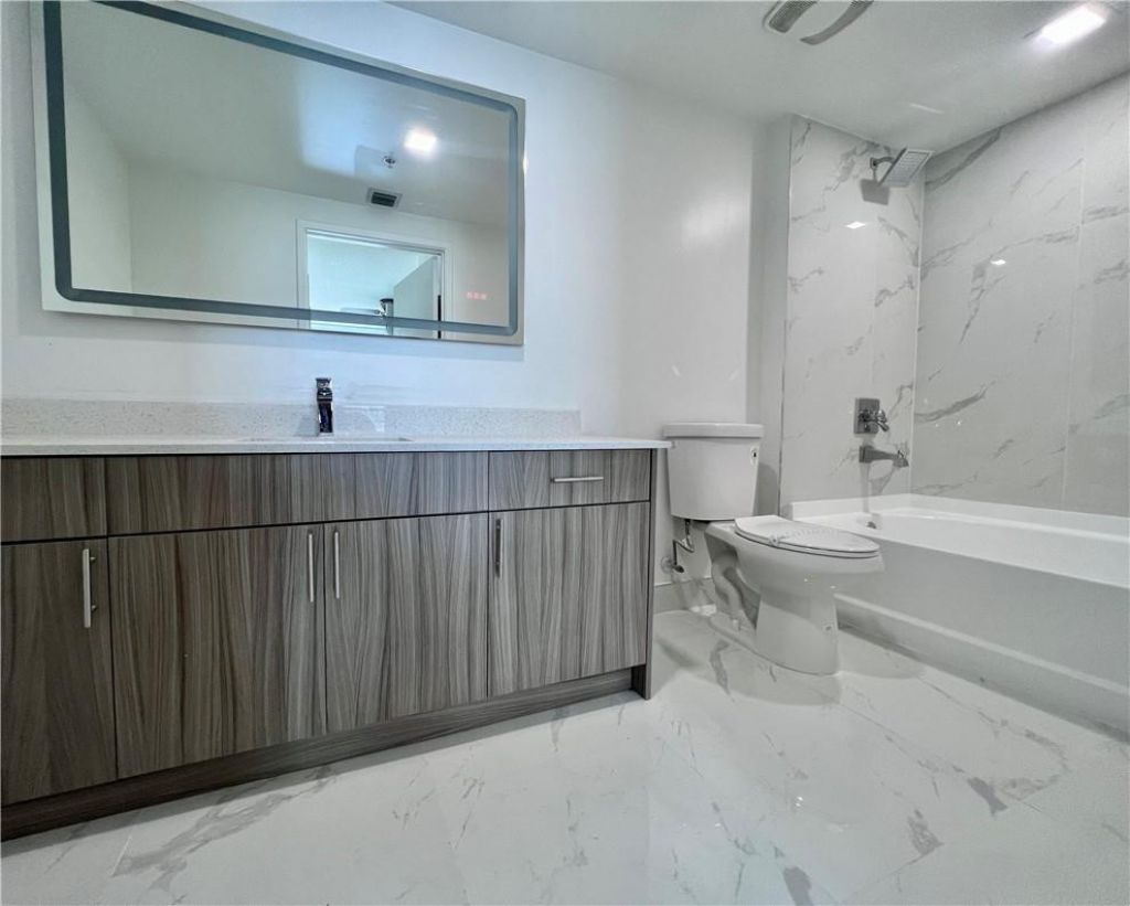 110 SW 12 Street, Unit 907, Miami, FL 33130 Photo