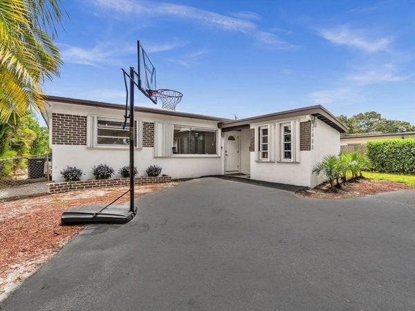 2003 N 42nd Avenue, Hollywood, FL 33021