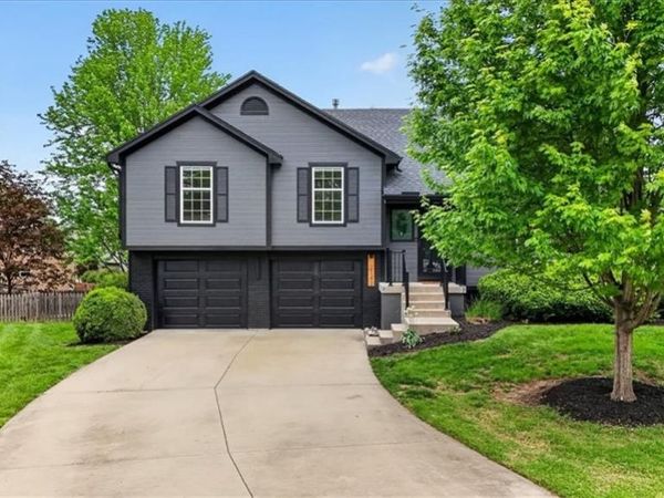 2142 SE 6TH Terrace, Lee's Summit, MO 64063