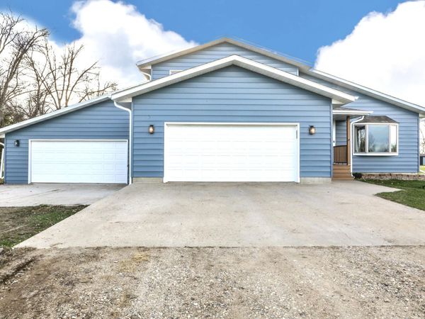 12881 W Pleasant Valley Drive, Aberdeen, SD 57401