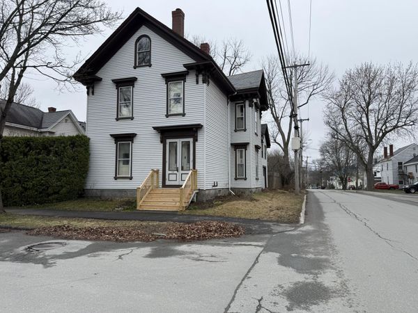 126 Grove Street , Bangor, ME 04401