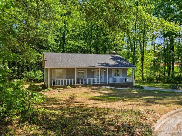 708 Hickory Hill Court , Gastonia, NC 28054