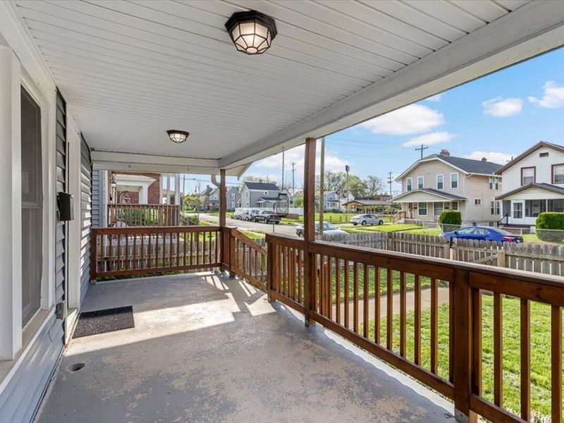 866 E Starr Avenue , Columbus, OH 43201 Photo 4