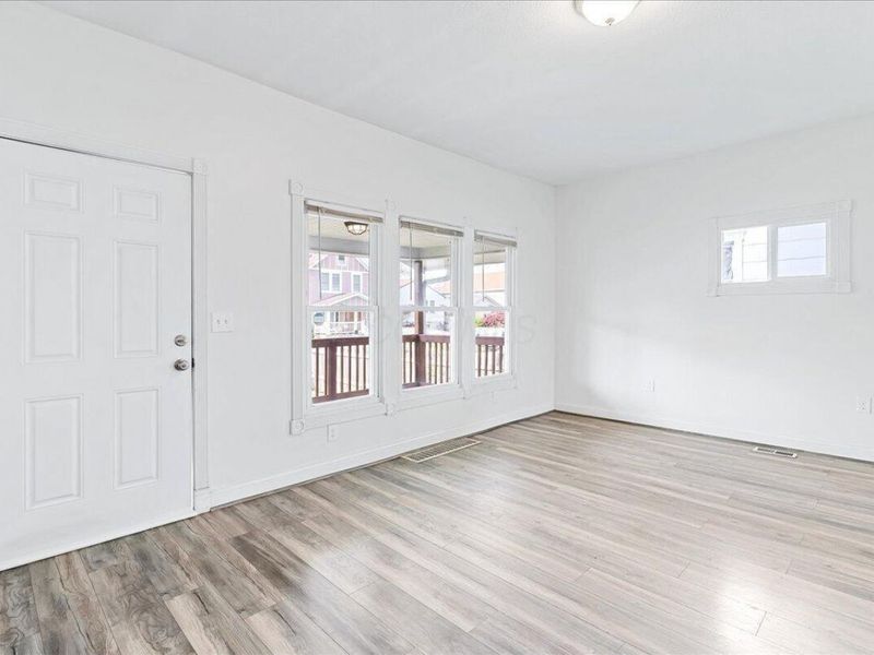 866 E Starr Avenue , Columbus, OH 43201 Photo 5