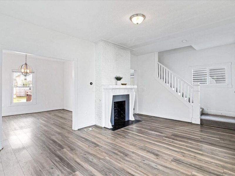 866 E Starr Avenue , Columbus, OH 43201 Photo 6