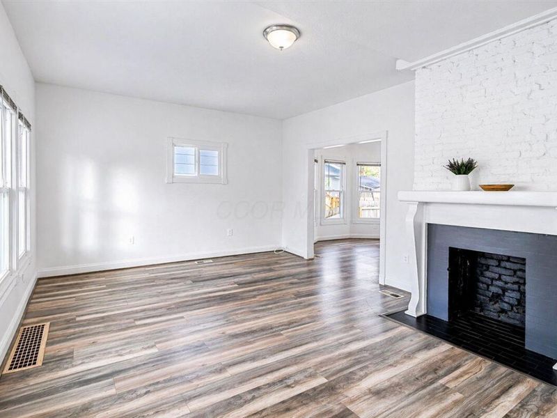 866 E Starr Avenue , Columbus, OH 43201 Photo 7