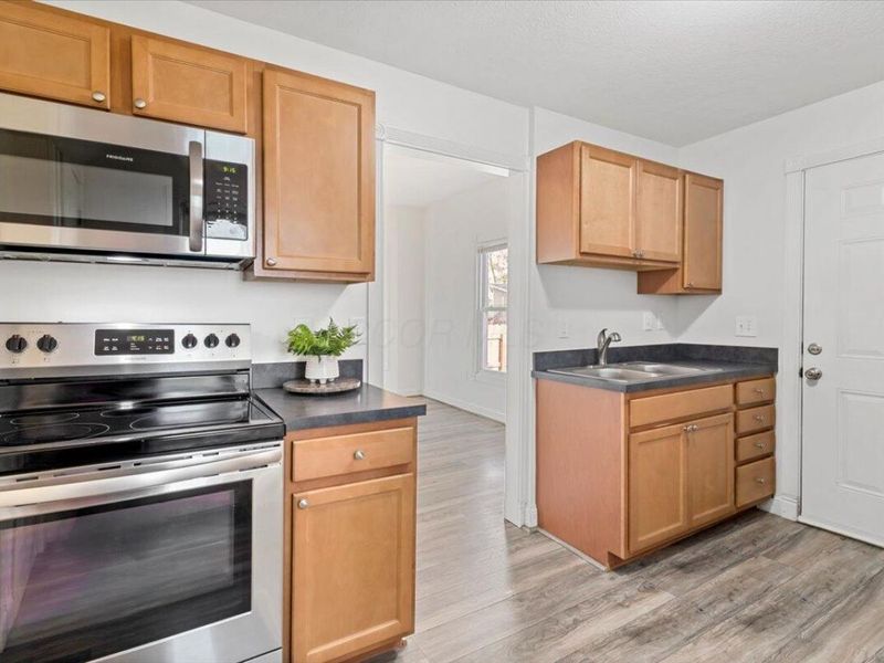 866 E Starr Avenue , Columbus, OH 43201 Photo 9