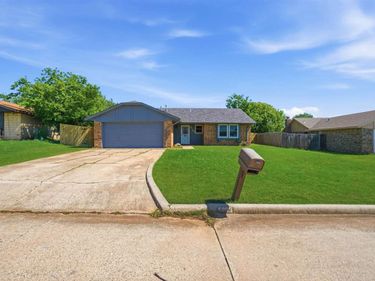 6103 SW Park Ave, Lawton, OK 73505