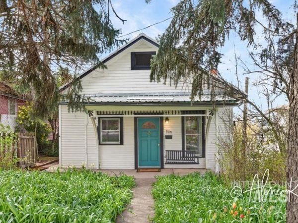 215 E A, Moscow, ID 83843