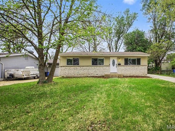1180 Kostka Lane , Florissant, MO 63031