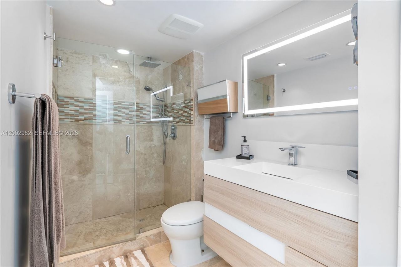 3140 S Ocean Dr (avail 7/15-11/15 Flex), Unit 606, Hallandale Beach, FL 33009 Photo