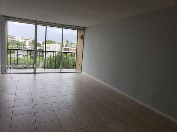 8840 Fontainebleau Blvd , Unit 402, Miami, FL 33172