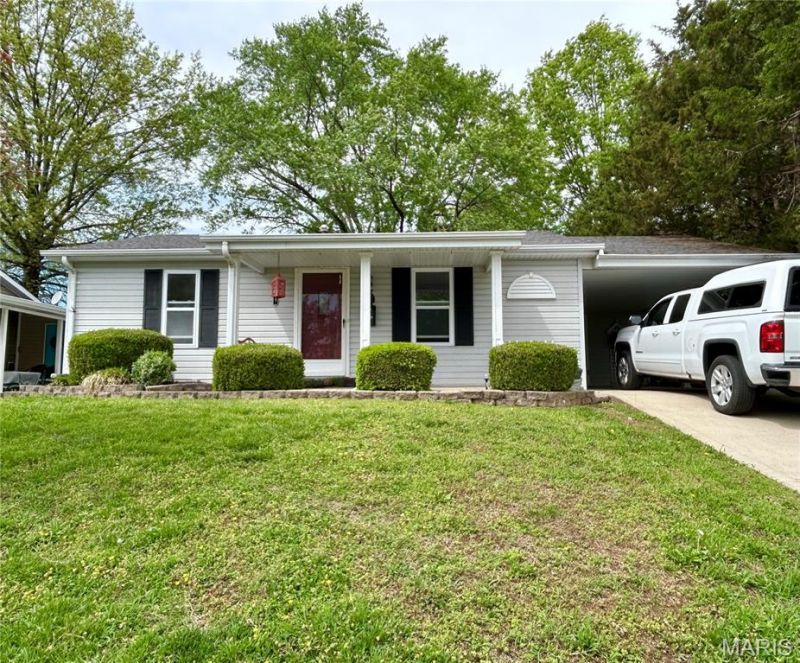 209 Oak Street, Waterloo, IL 62298 Main Photo