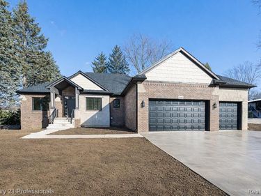 53242 Eastbourne Drive, Shelby Twp, MI 48316