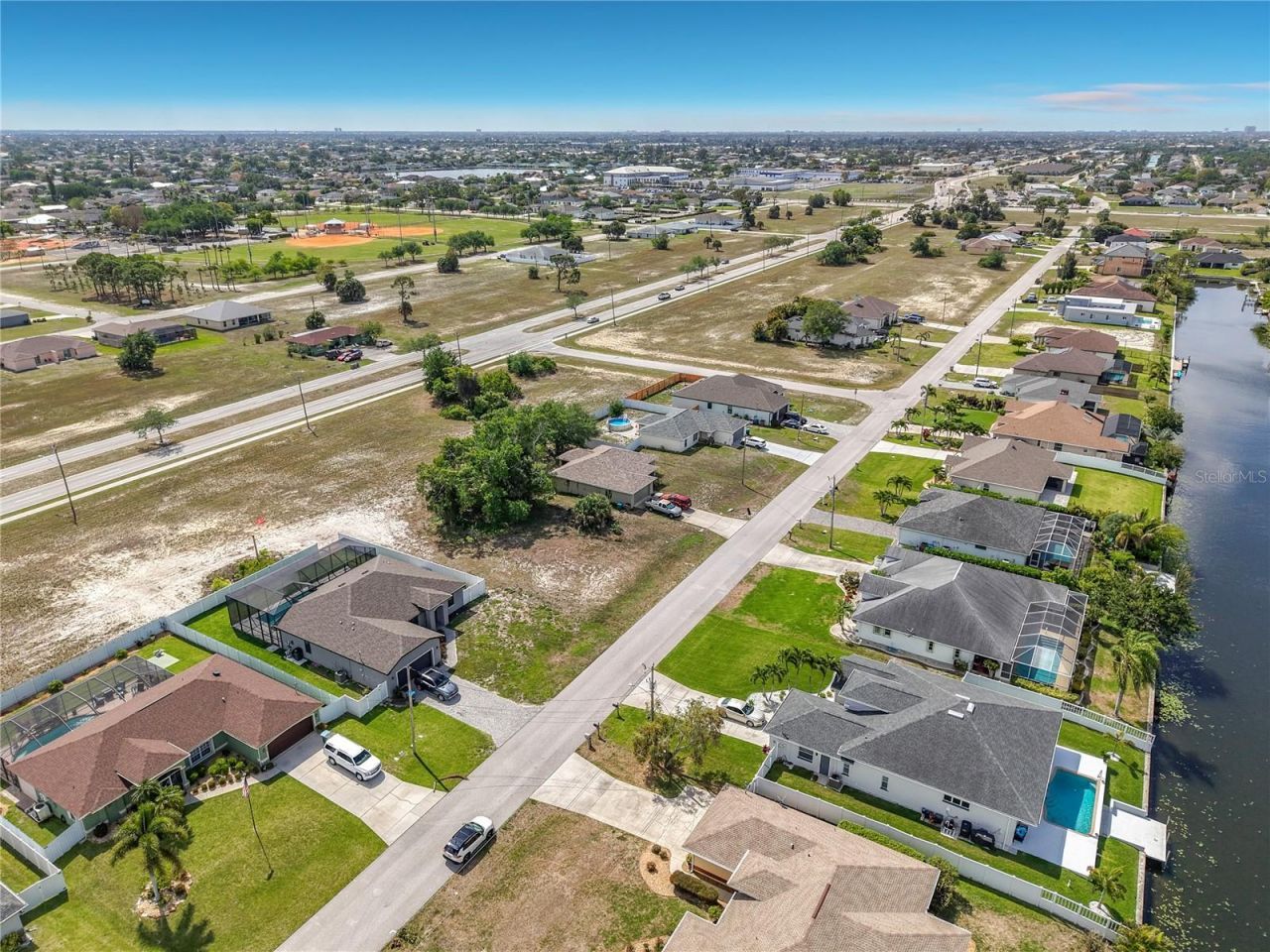 1305 SW 8th Place , Cape Coral, FL 33991 Photo