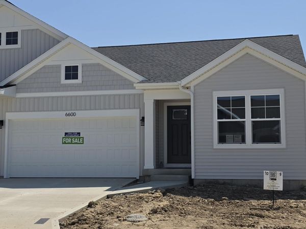 6600 Bellflower Drive SW, Unit 9, Zeeland, MI 49464