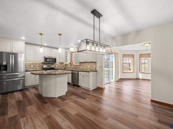 716 W Laquinta St, Sioux Falls, SD 57108