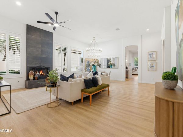 8100 E CAMELBACK Road, Unit 167, Scottsdale, AZ 85251