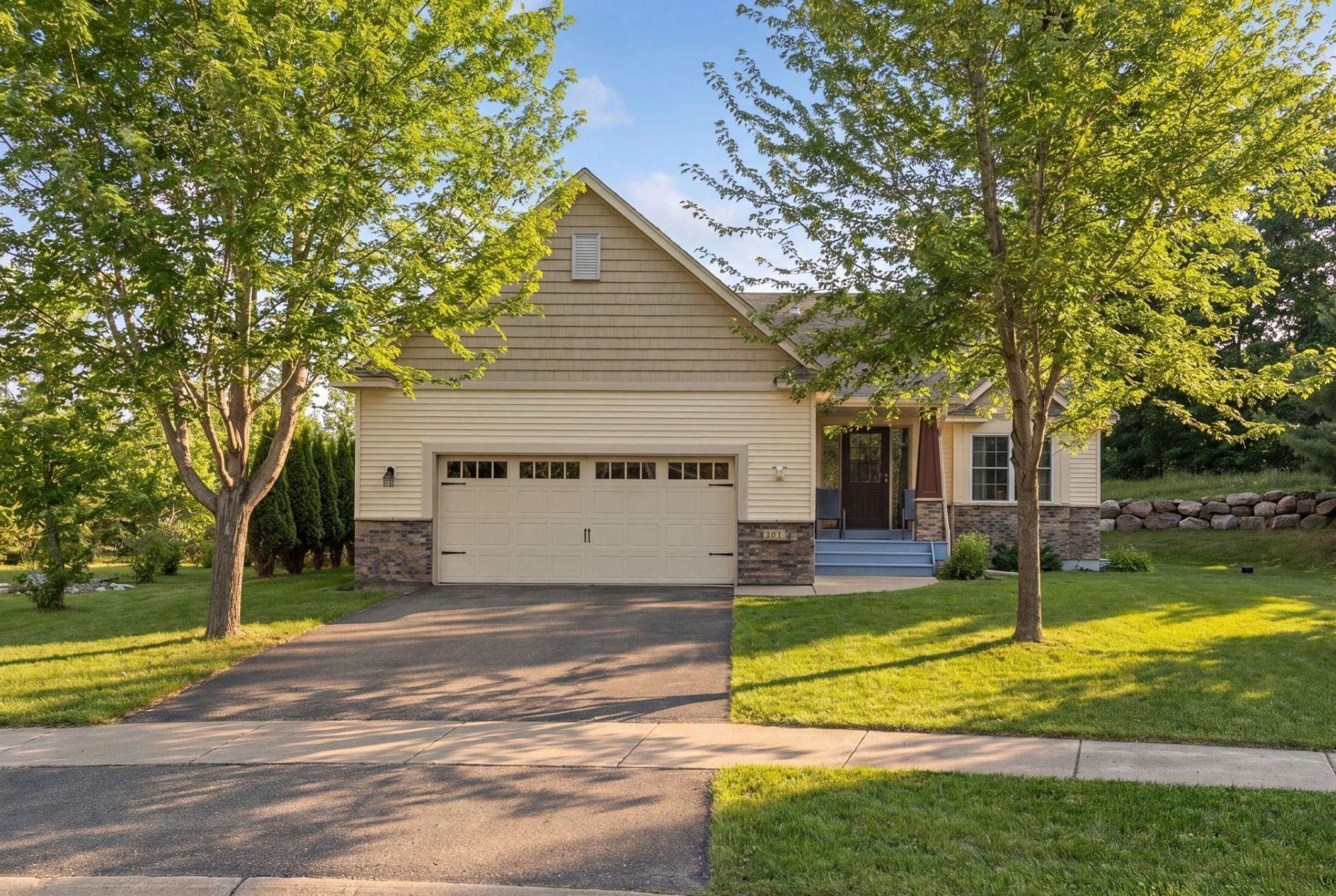 4843 Hamlet Avenue N, Oakdale, MN 55128