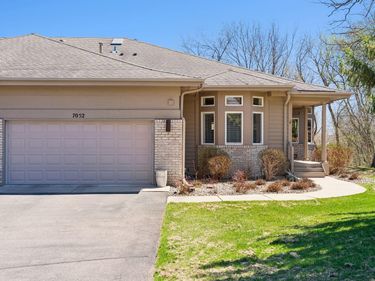 7052 Crowne Oak Road, Eden Prairie, MN 55344