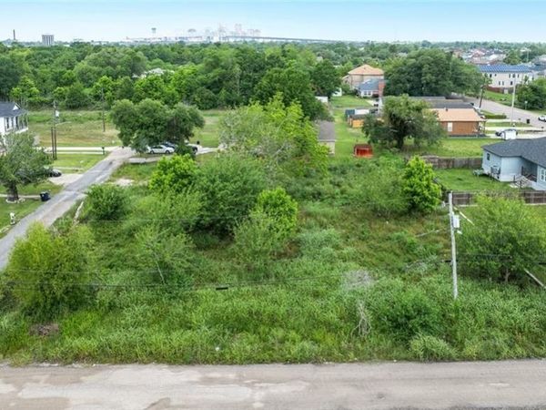 3166 ELMWOOD PARK Drive , New Orleans, LA 70114