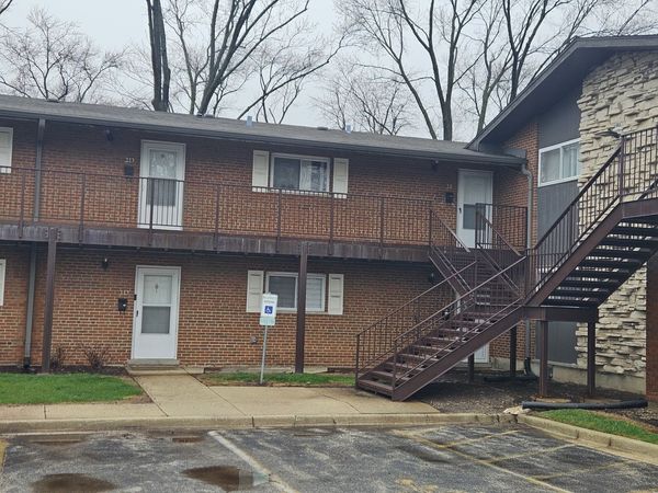 1910 W Hatherleigh Court , Unit 2E, Mount Prospect, IL 60056