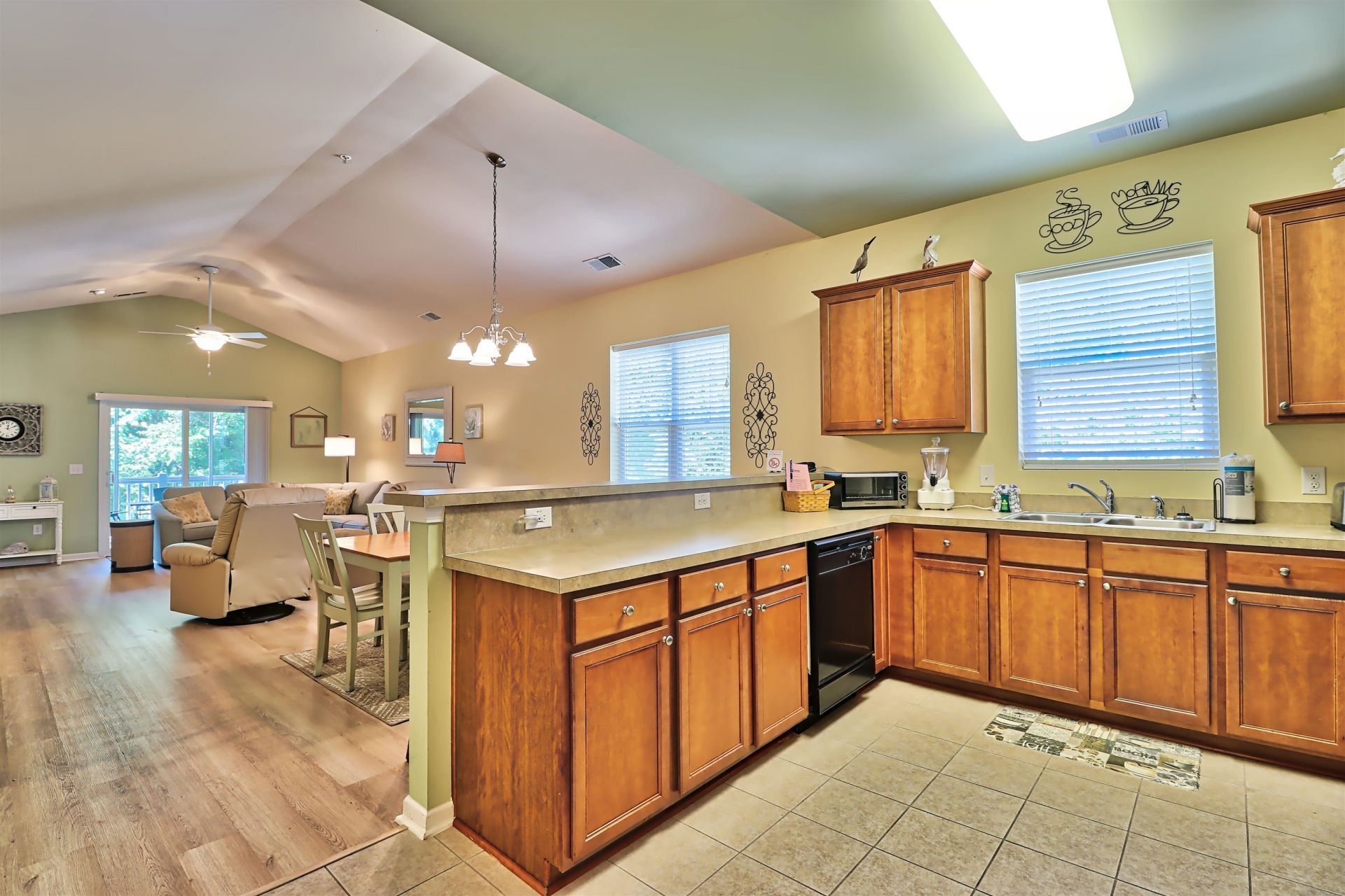 6253 Catalina Dr.  Photo 4