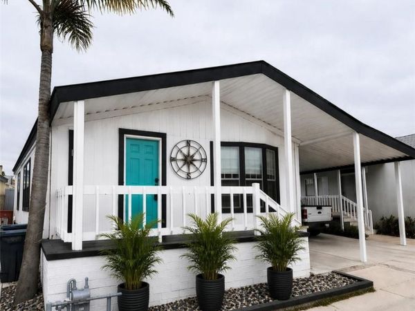 21851 Newland Street, Unit 204, Huntington Beach, CA 92646