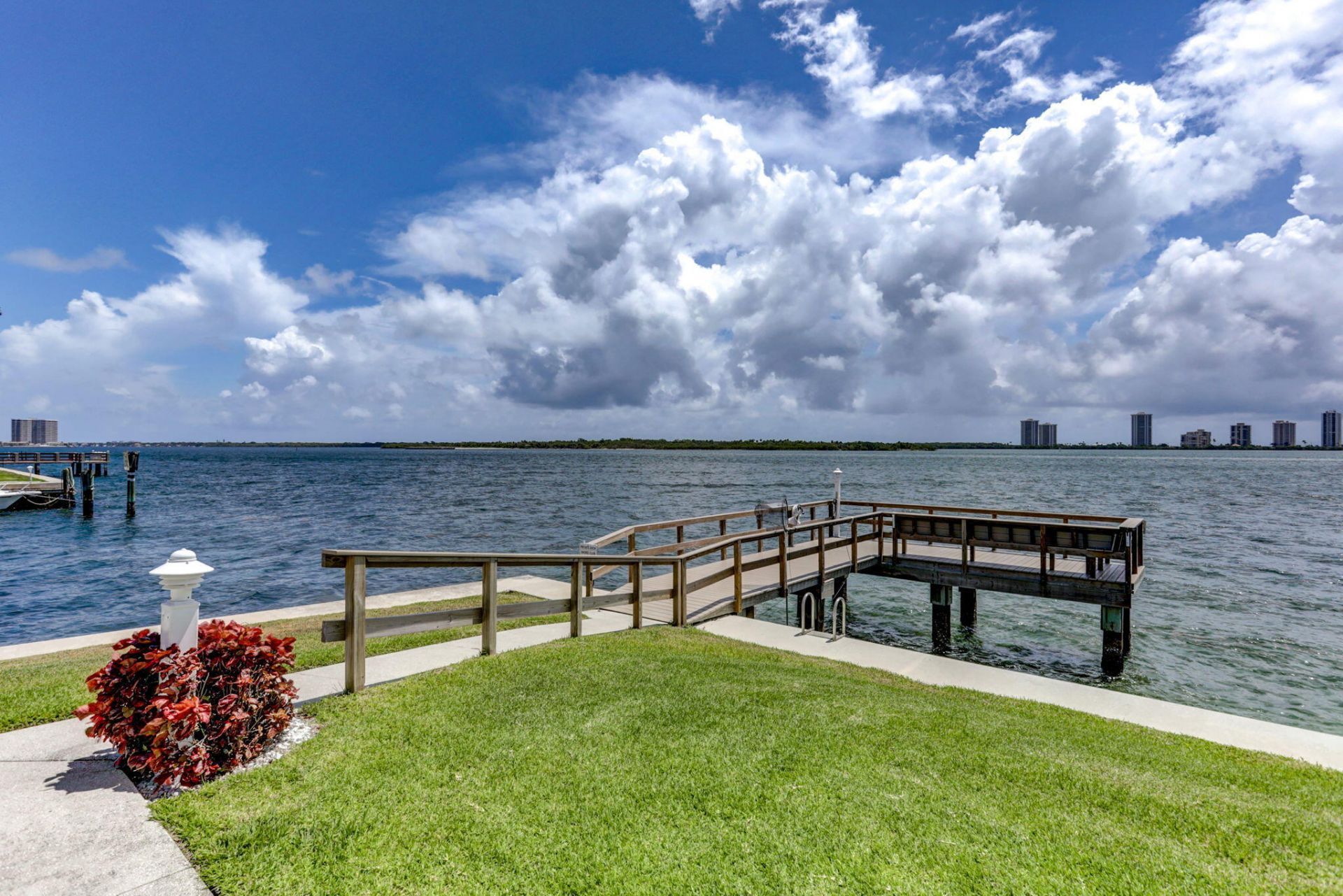 111 Shore Court, Unit #206, North Palm Beach, FL 33408 Photo