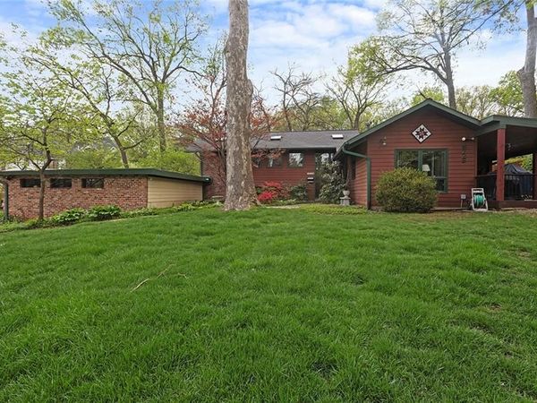 8728 Meadow Lane, Leawood, KS 66206