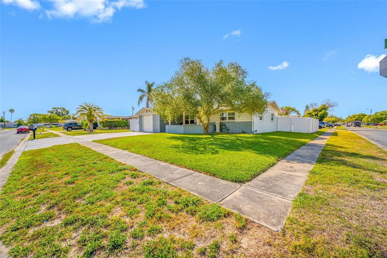 5130 Victoria Lane, Holiday, FL 34690 Photo