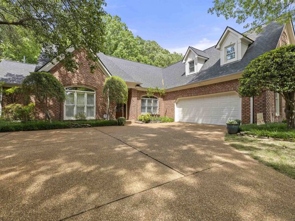 2142 LAKE PAGE DR, Collierville, TN 38017