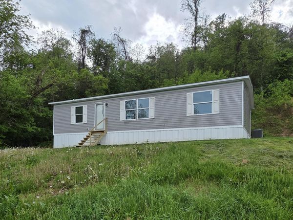 1636 West Road, Huntington, WV 25701