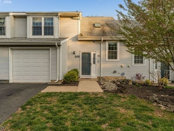 205 Chatsworth Dr, Franklin, NJ 08873