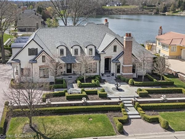 18939 Bella Vista Court, Northville, MI 48168