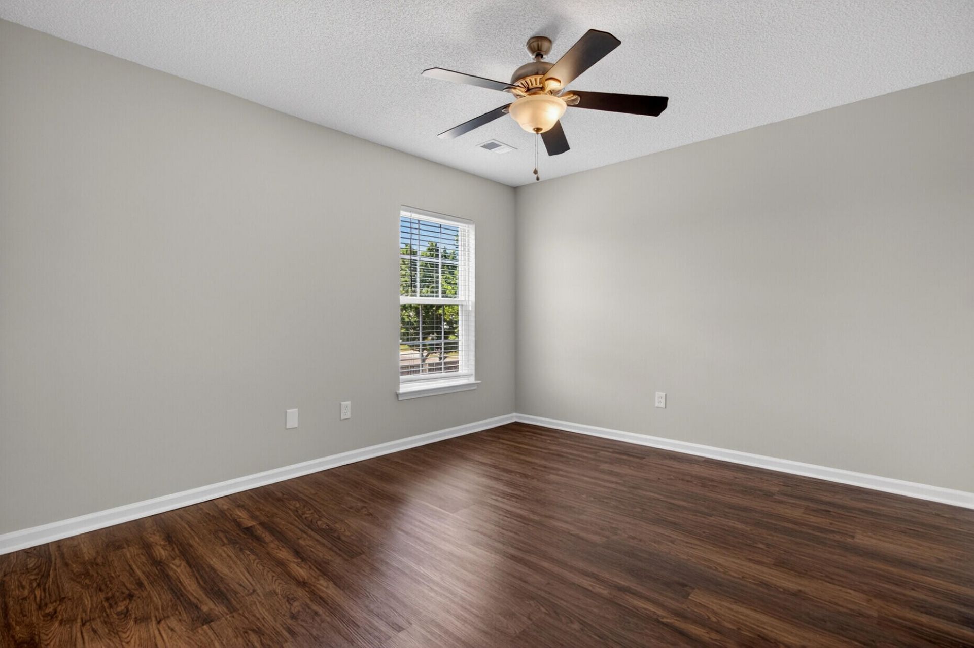 235 Emerald Isle Drive Photo 26