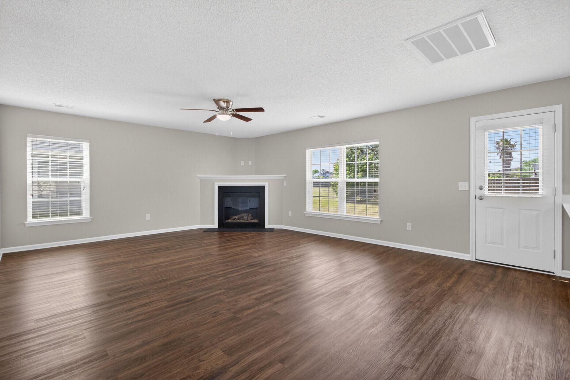 235 Emerald Isle Drive Photo 6