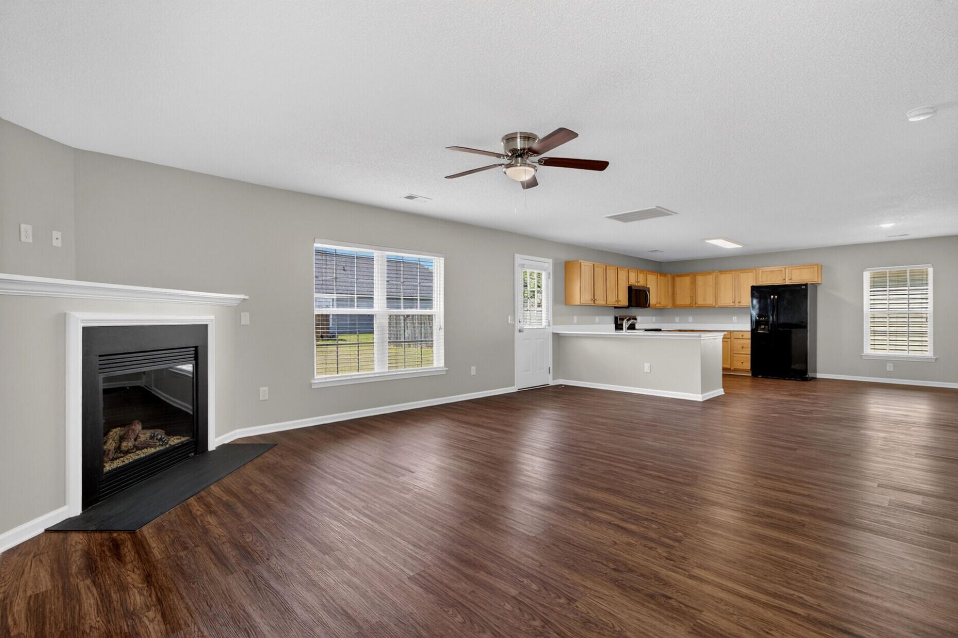 235 Emerald Isle Drive Photo 8