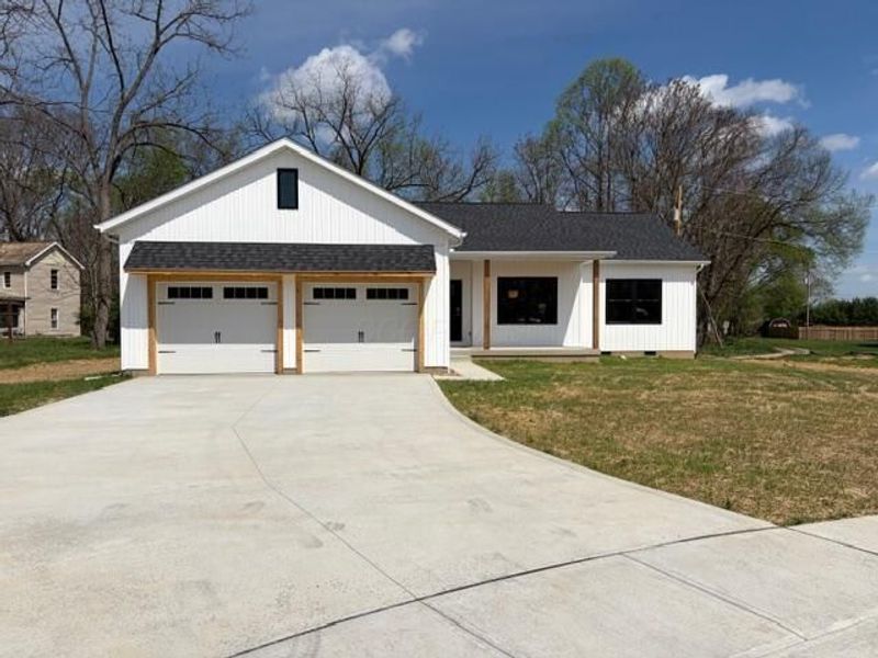 949 Hobart Court , Logan, OH 43138 Photo 1