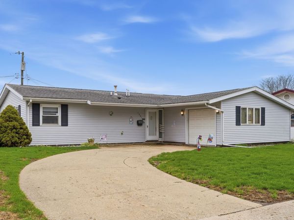 1201 Long Court , Sterling, IL 61081