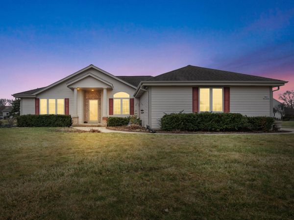 N67W13397 Roman Ct, Menomonee Falls, WI 53051