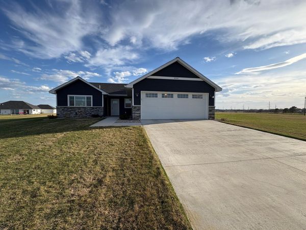 994 City Heights Dr, Willmar, MN 56201