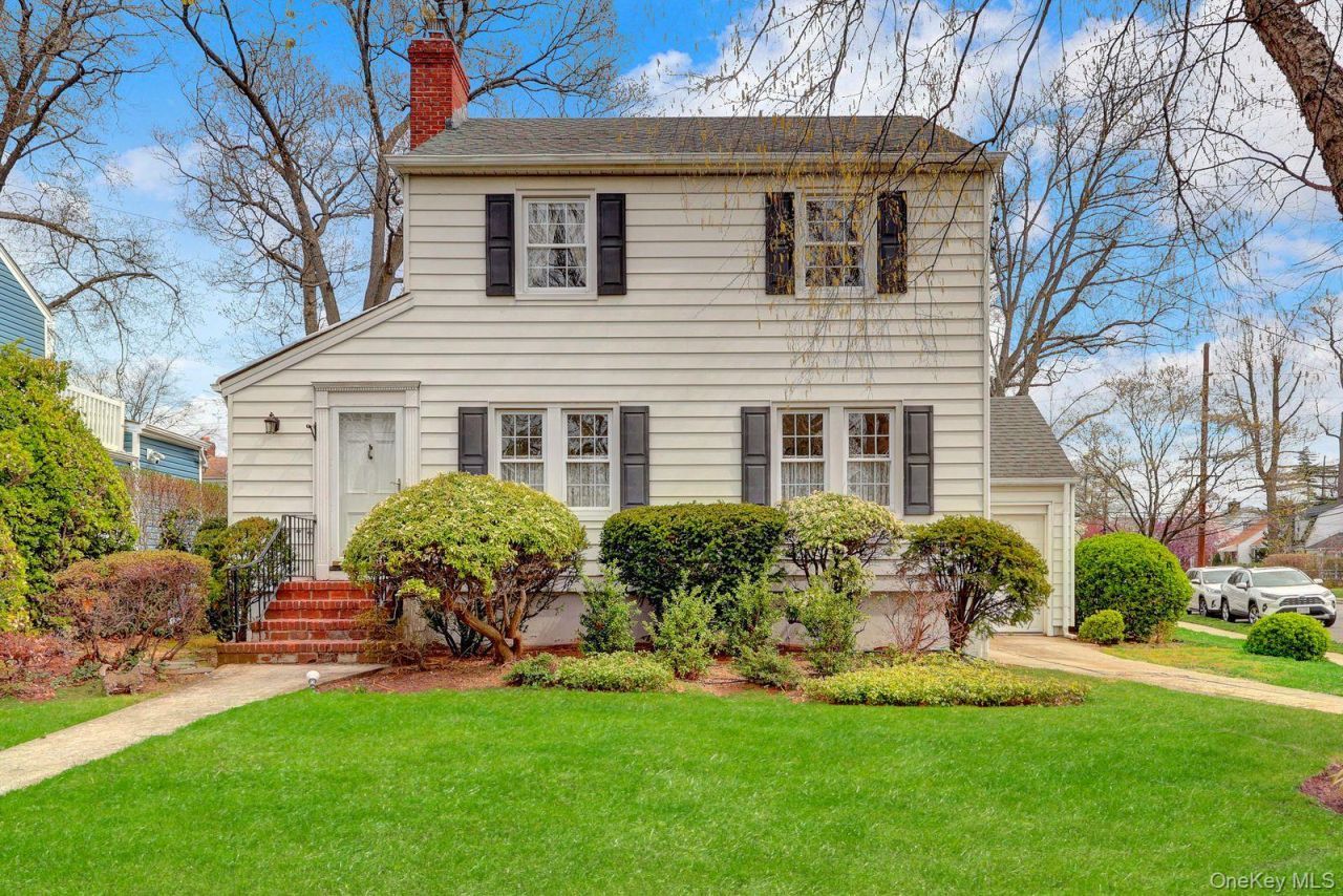 277 E Argyle Street, Valley Stream, NY 11580 Main Photo