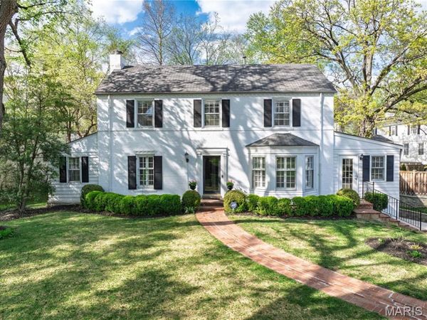 44 Willow Hill Road, Ladue, MO 63124
